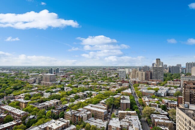 Building Photo - 2020 N Lincoln Park W