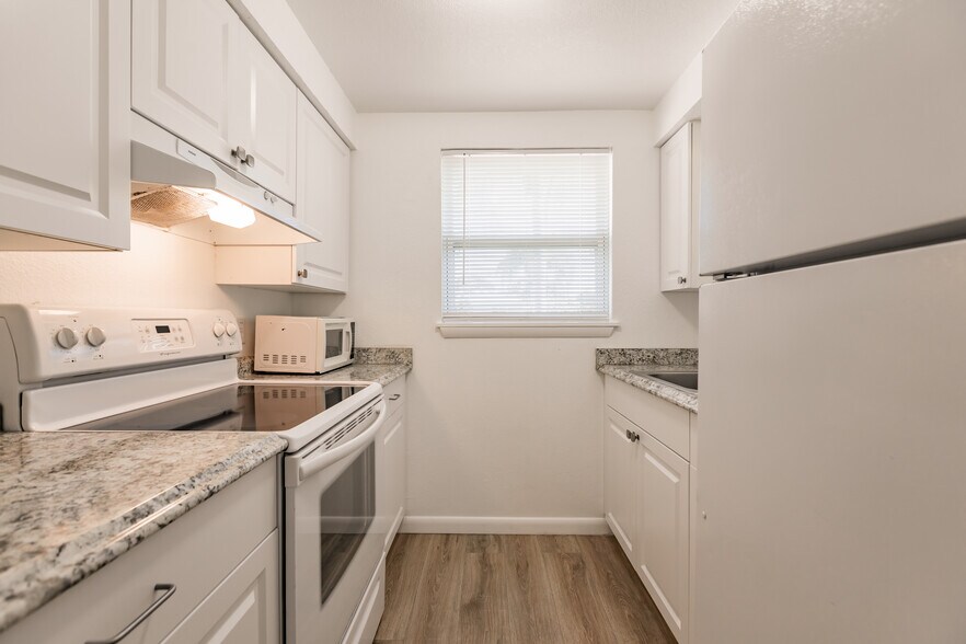 Building Photo - 1611 Florence Ave