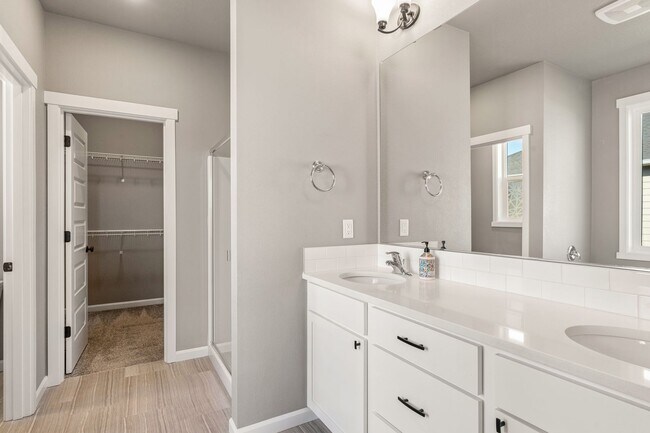 Building Photo - For Rent – Beautiful 3 Bedroom, 2 Bathroom...