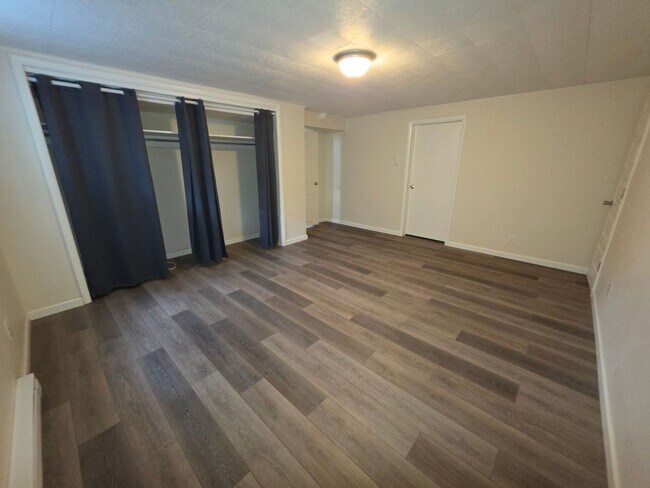 Building Photo - 4762 Greenfield Dr