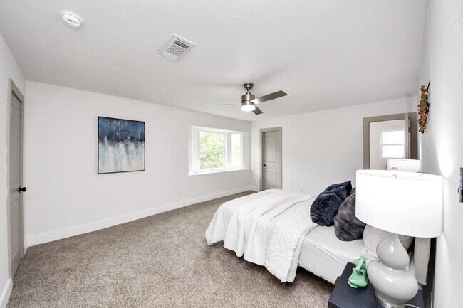 Building Photo - 5614 Oakhaven Ln