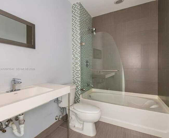 Building Photo - 950 Brickell Bay Dr