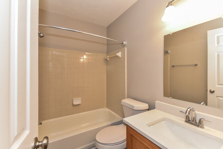 Building Photo - 6677 Birchwood Terrace