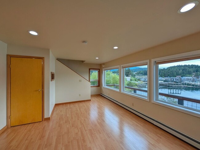 Building Photo - Unfurnished Auke Bay Home, 3BD+Den, 2BA, H...