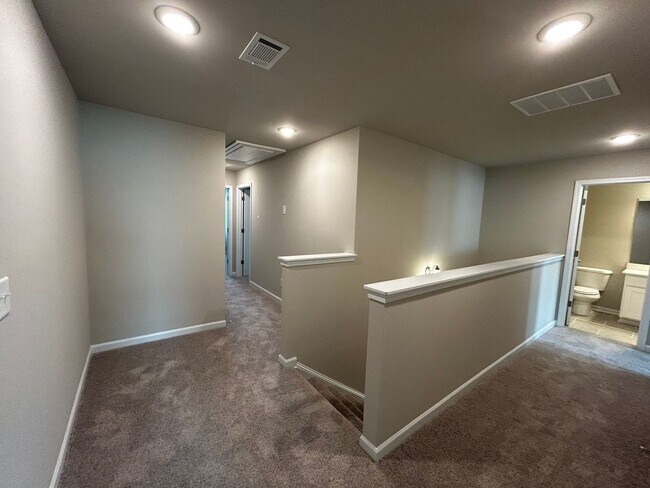 Building Photo - Spacious Brand New 4BR Townhome in Norcross