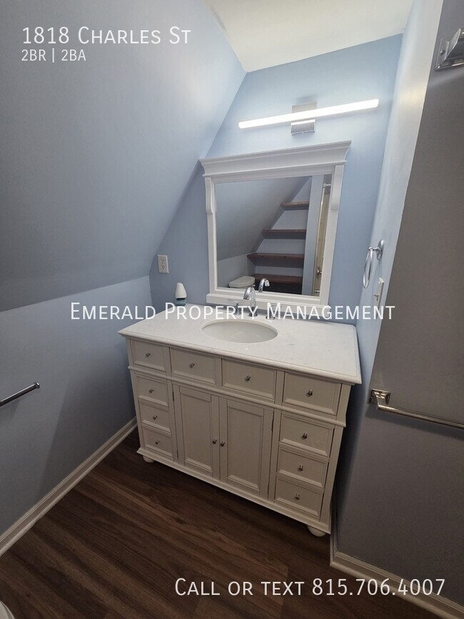 Building Photo - 1818 Charles St