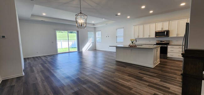 Building Photo - Lot 04