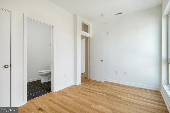 Building Photo - 1918 E Cumberland St