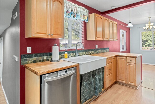 Building Photo - 1421 N 32nd St