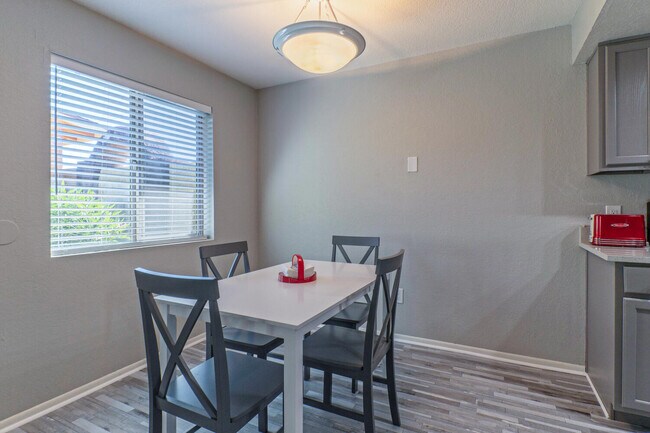 Building Photo - 3402 N 32nd St