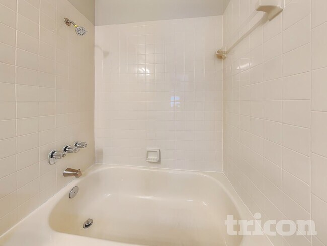 Building Photo - 714 49th St E