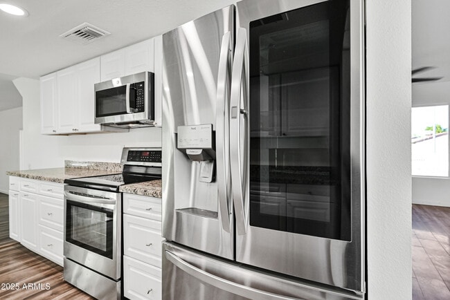 Building Photo - 5761 W Cholla St