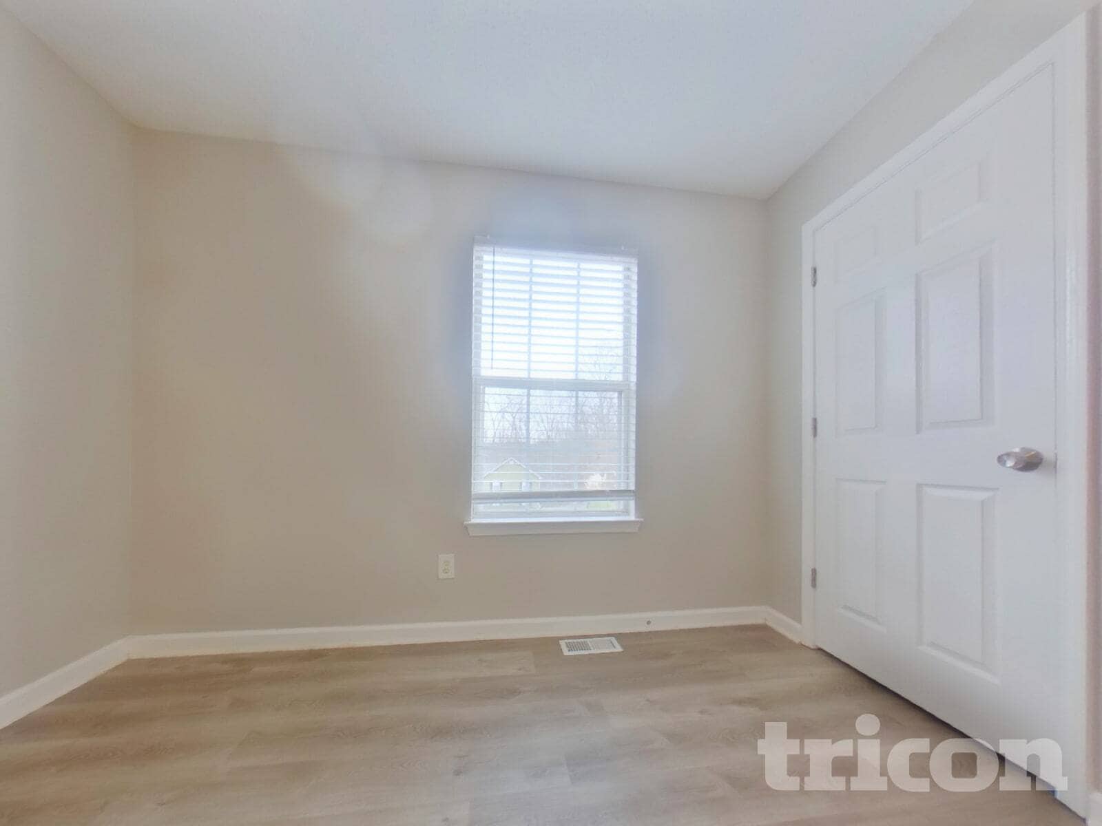 Building Photo - 210 Legend Dr