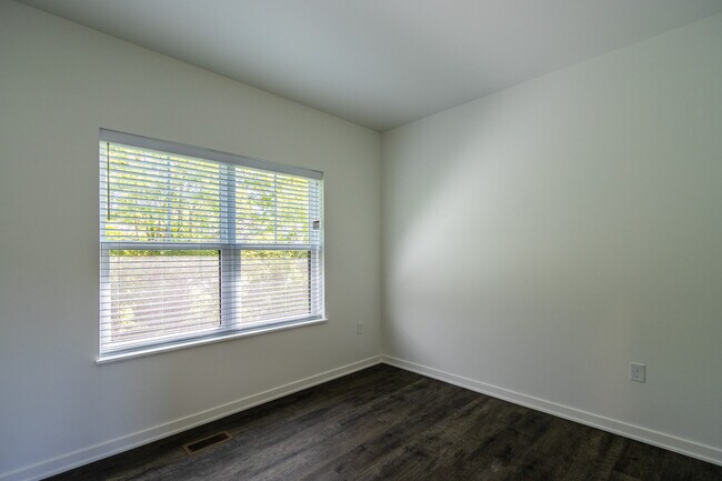 Building Photo - 1920 Edwards St