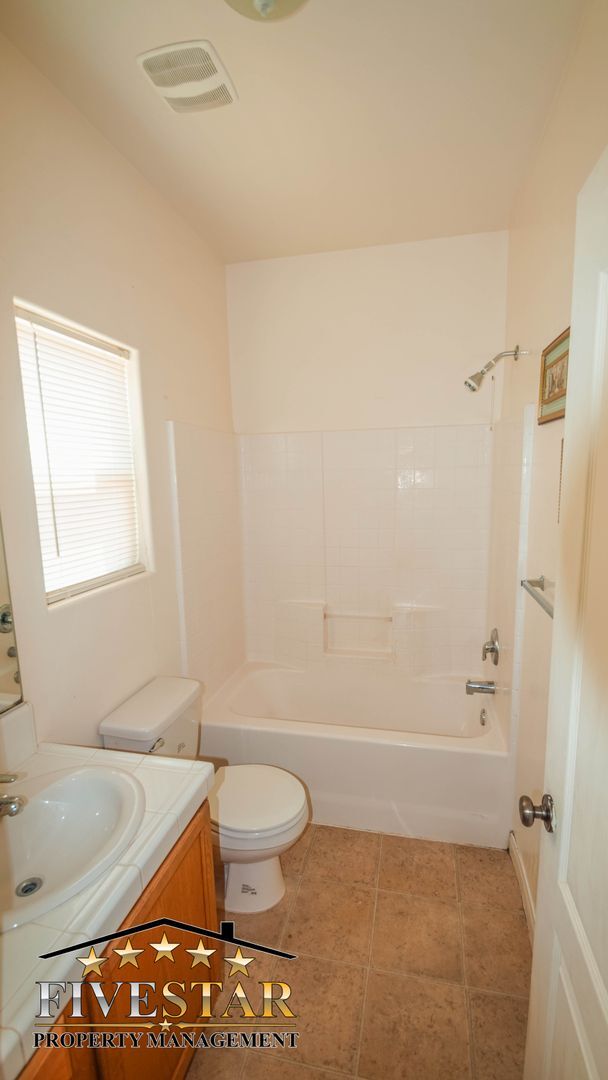 Building Photo - 1733 Pyxis St