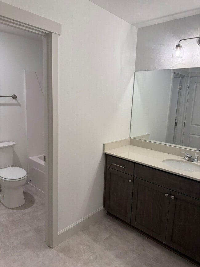 Building Photo - 385 Taft St