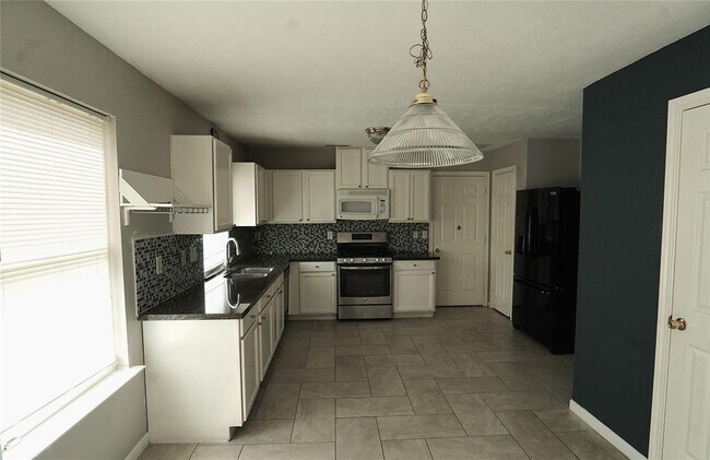 Building Photo - 3526 Gray Ridge Ct