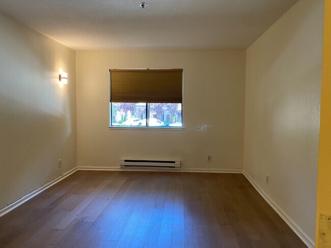 Building Photo - Spacious 1-Bedroom Condo in Prime Sunnyvale Location