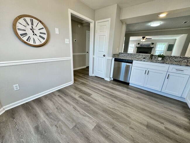 Building Photo - COMPLETELY Updated & Ready 08-21-26!! Sparkling Community Pool - Pet Friendly - Fenced Backyard!