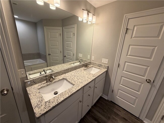 Building Photo - 6025 W Quinn St