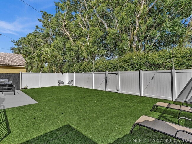 Building Photo - 7834 Oak Grove Cir