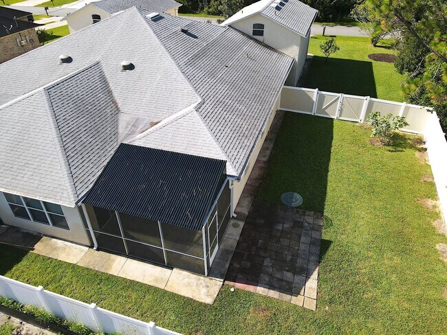 Building Photo - Huge 4 Bed 3 Bath 2 Car Townhome w FENCED YARD  for Rent!