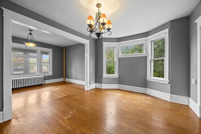 Building Photo - 1217 Grand Ave