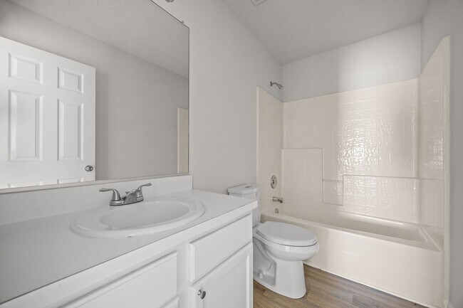 Building Photo - Updated 3BR Home with Garage, Pet Friendly!