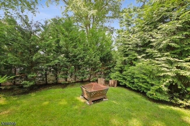 Building Photo - 19 Claremont Dr