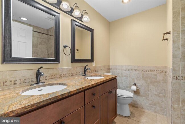 Building Photo - 2215 Loch Lomond Dr