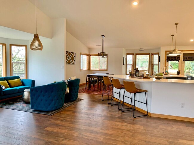 Building Photo - One Level Home - Three Bedroom + Bonus with AC / Beautiful Yard!