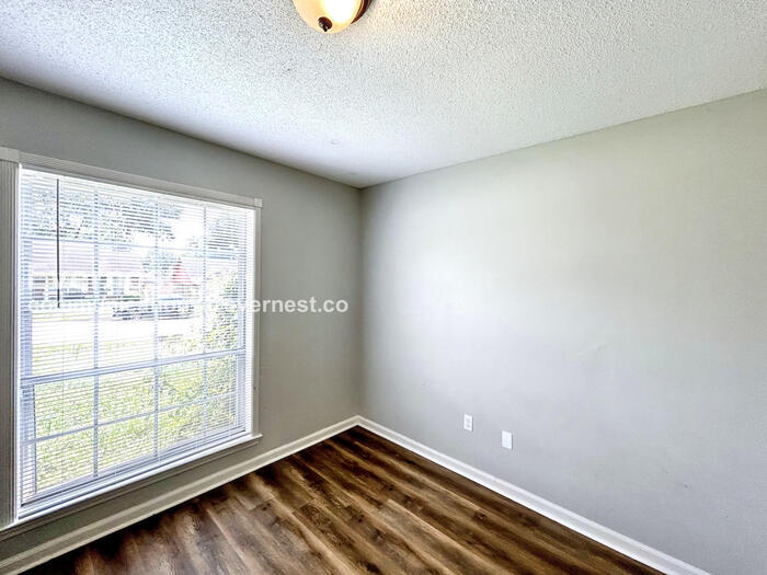 Building Photo - 2092 Hornsby Cove