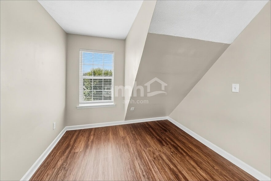 Building Photo - 221 Scarlet Ridge Ct