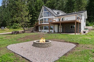 Building Photo - Mountain Views Home