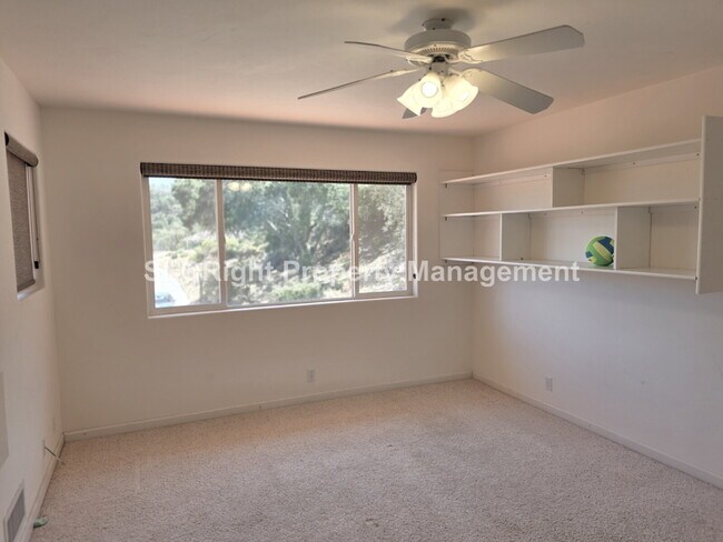 Building Photo - AVAILABLE NOW - 3 Bed/2.5 Bath Atascadero Home expansive property