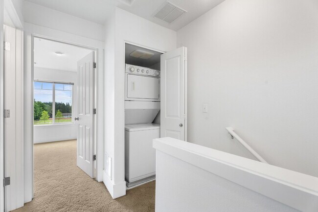 Building Photo - Spacious 3-Level Townhome for Rent in Prim...