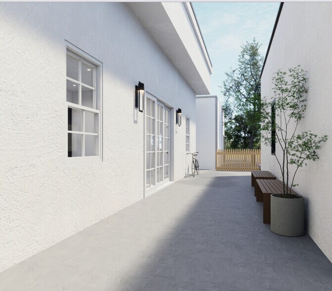 Building Photo - 3509 S Bronson Ave