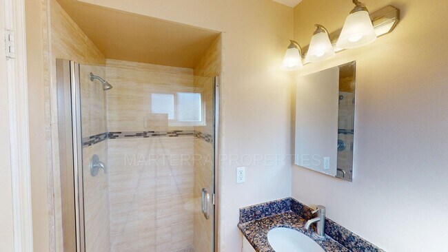 Building Photo - Remodeled 4 bedroom home in Huntington Beach