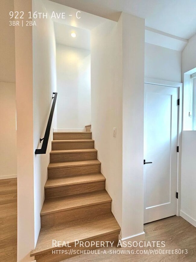 Building Photo - 922 16th Ave