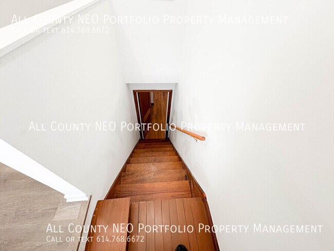 Building Photo - 1463 E Whittier St