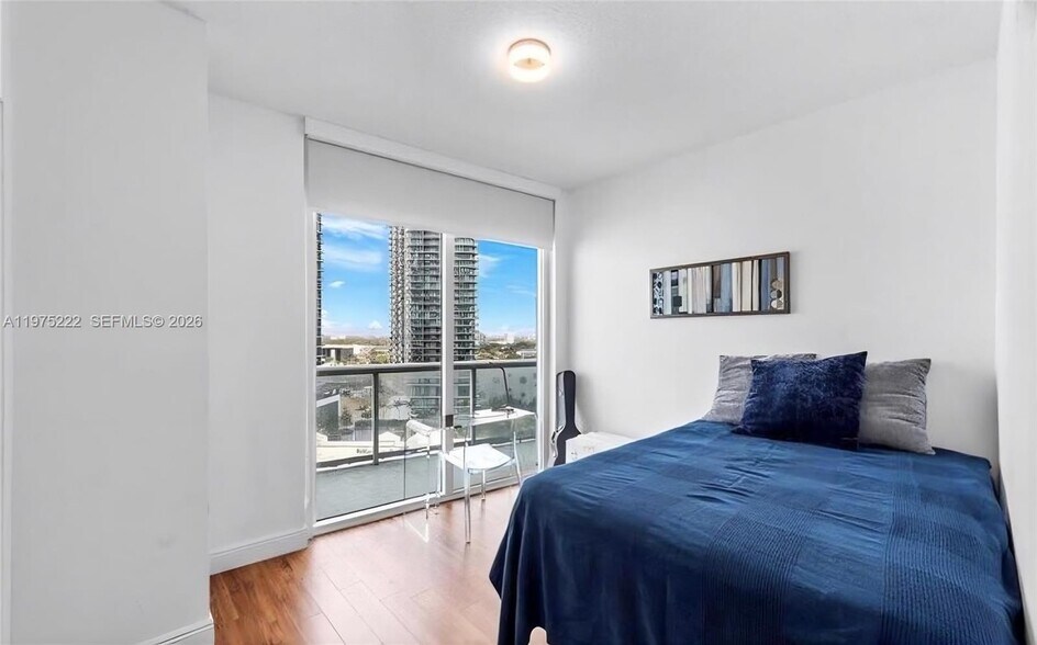 Building Photo - 480 NE 30th St