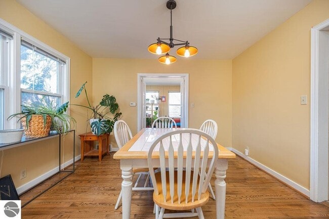 Building Photo - Charming In-Town Rental – Close to Downtow...