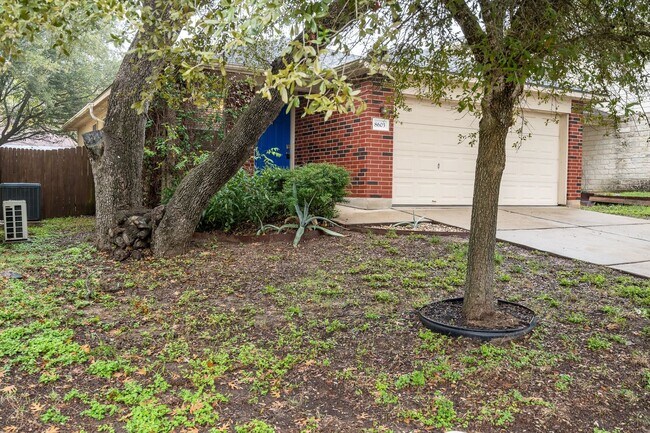 Building Photo - 8603 Davis Oaks Trail