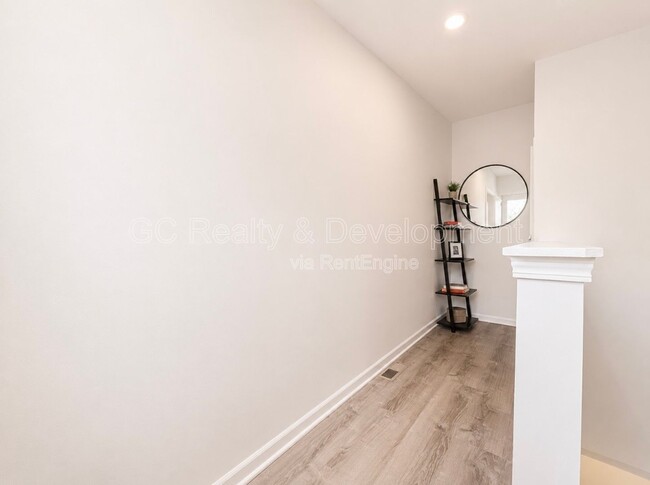 Building Photo - 2503 S Calumet Ave