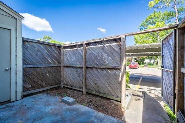 Building Photo - 8801 Hammerly Blvd