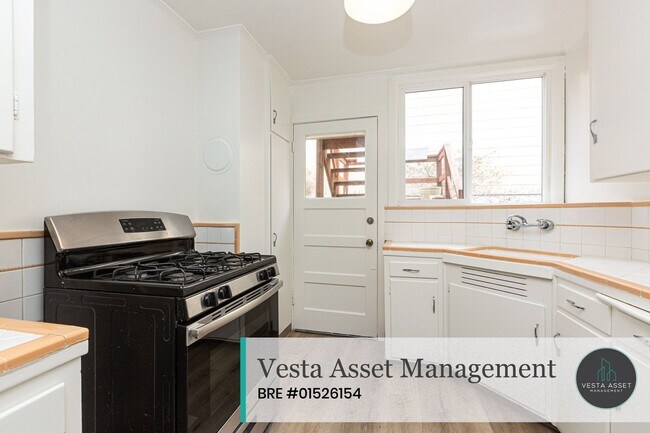 Building Photo - 512-514-514 Taraval St