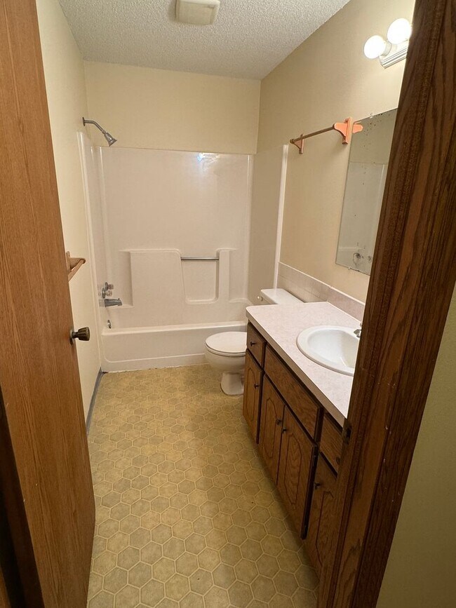 Building Photo - Peace, quiet, and a quick walk to campus