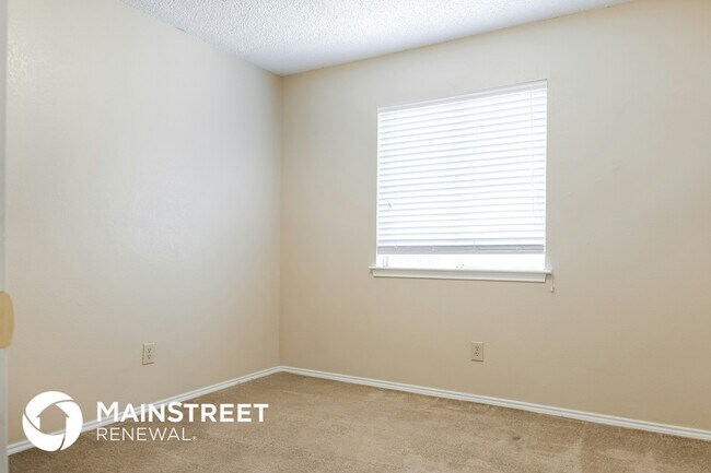 Building Photo - 6329 N Park Dr
