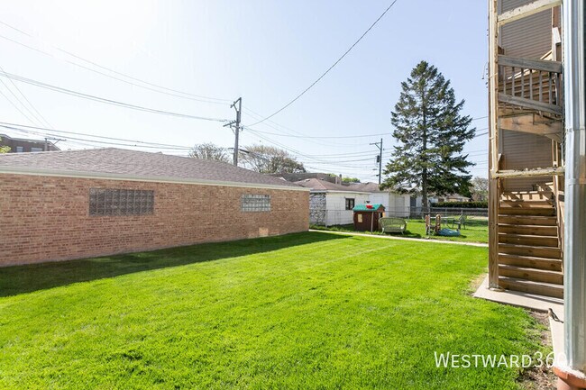 Building Photo - 4943 N Monitor Ave