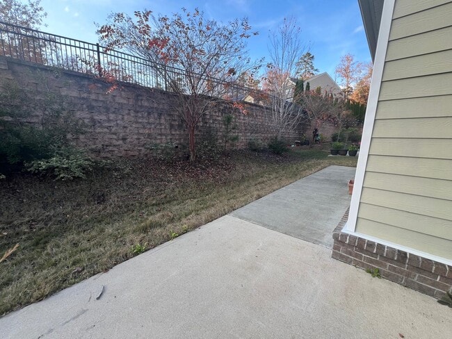 Building Photo - 2121 Chipley Dr